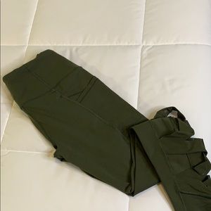 VS Sport Green Leggings With Crossed Detail